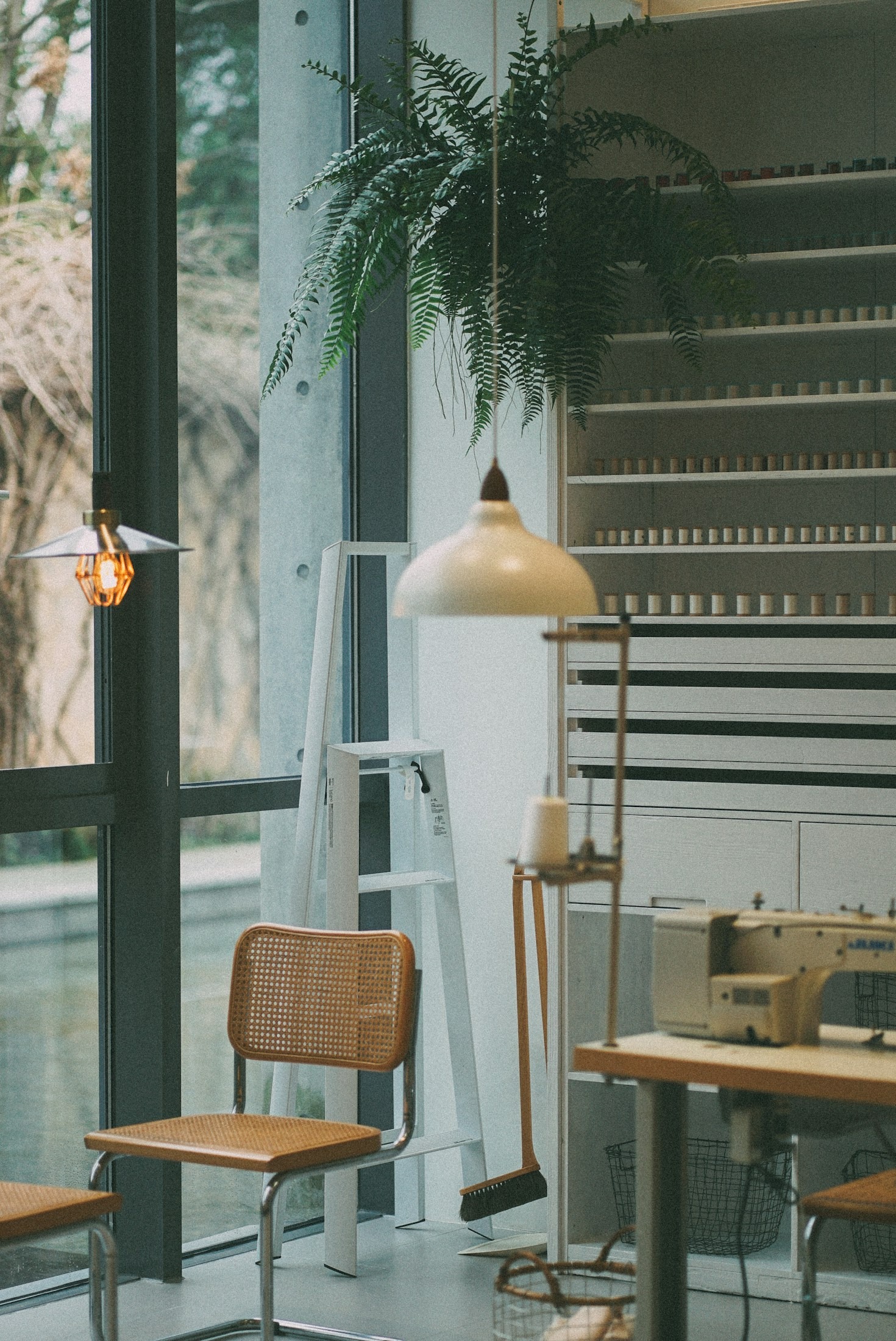 Warm Minimalism: How to Blend Modern Lines with Cozy Textures
